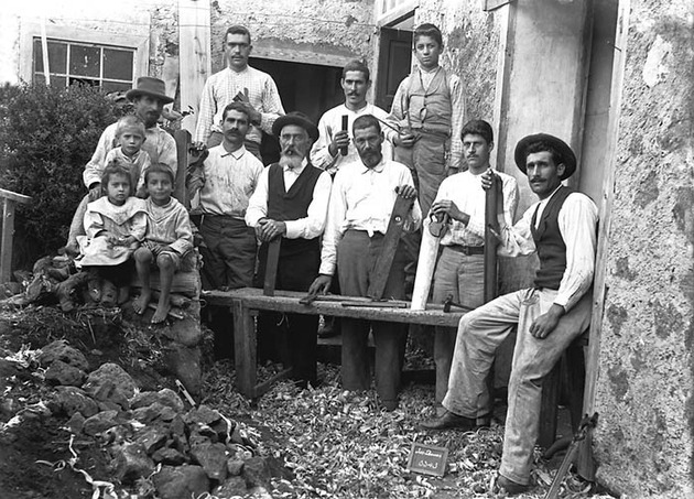 Carpinteros de Los Llanos de Aridane, La Palma, a principios del siglo XX (foto: Miguel Brito. Archivo General de La Palma)