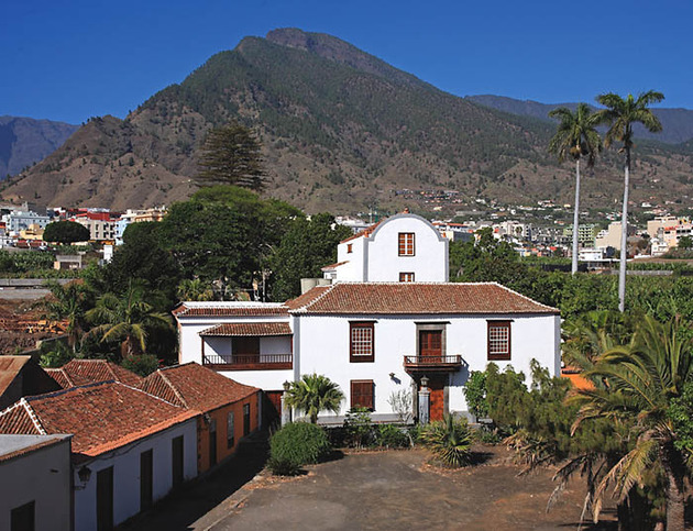 La Casa Sotomayor es una de las importantes casonas en torno a la plaza de Argual, Los Llanos, La Palma.